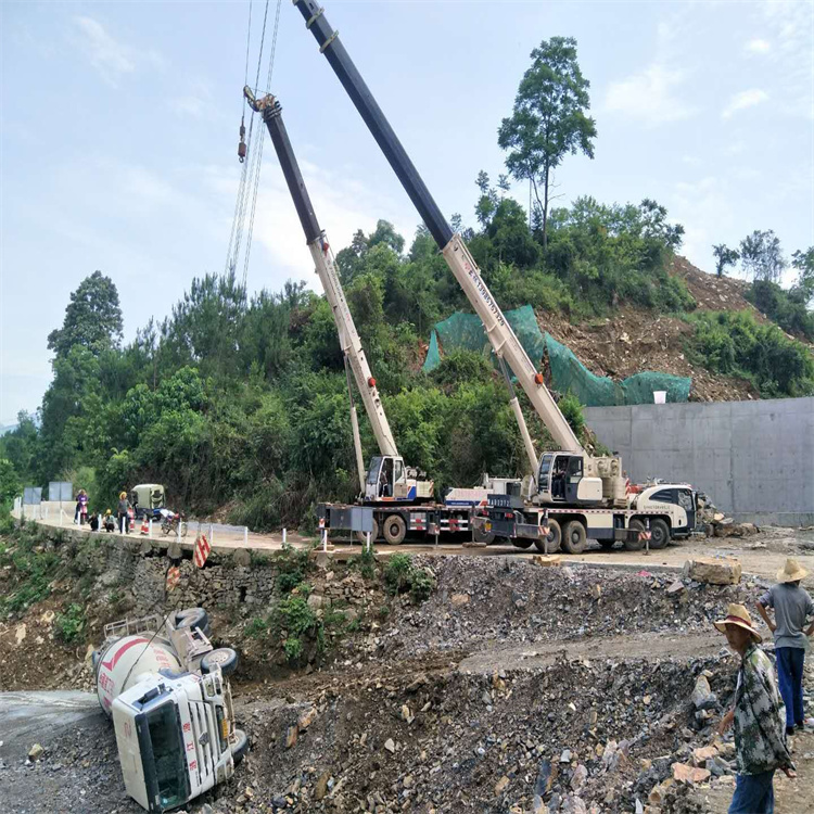 宁晋县汽车掉沟里叫吊车救援要多少钱
